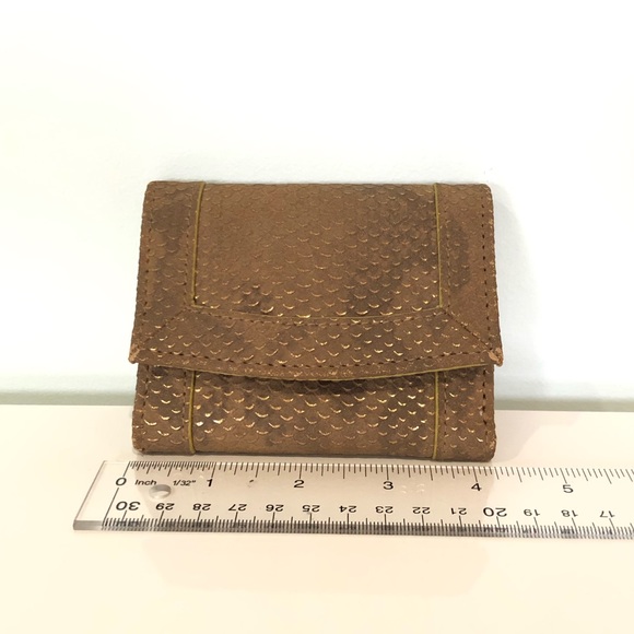 Snake-embossed and metallic trifold wallet - Picture 4 of 8